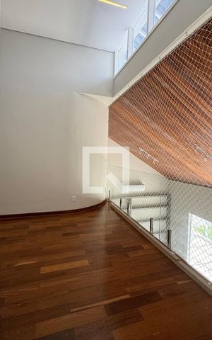 Casa de condomínio para alugar com 500m², 3 quartos e 4 vagasHall