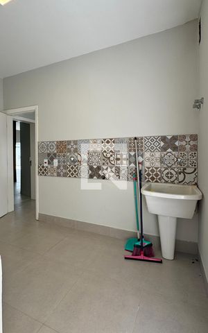 Casa de condomínio para alugar com 500m², 3 quartos e 4 vagasÁrea de Serviço