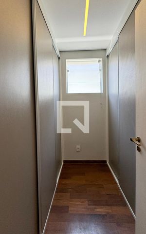 Casa de condomínio para alugar com 500m², 3 quartos e 4 vagasCloset da suíte 1