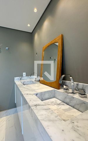 Casa de condomínio para alugar com 500m², 3 quartos e 4 vagasBanheiro da Suíte 1