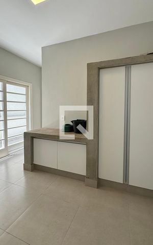 Casa de condomínio para alugar com 500m², 3 quartos e 4 vagasÁrea de Serviço