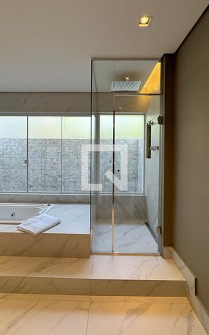 Casa de condomínio para alugar com 500m², 3 quartos e 4 vagasBanheiro da Suíte 1