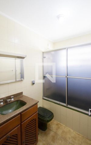 Casa à venda com 200m², 5 quartos e 2 vagas Casa à venda com 200m², 5 quartos e 2 vagasBanheiro