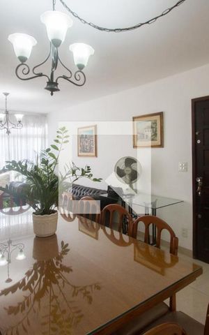 Casa à venda com 200m², 5 quartos e 2 vagas Casa à venda com 200m², 5 quartos e 2 vagasSala