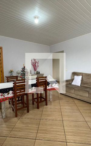 Casa à venda com 550m², 4 quartos e 2 vagas Casa à venda com 550m², 4 quartos e 2 vagasSala