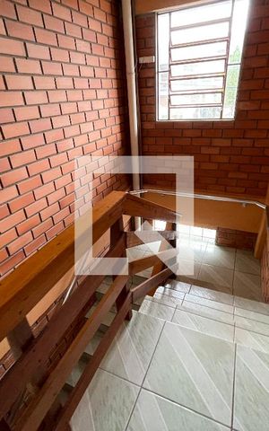 Casa à venda com 550m², 4 quartos e 2 vagas Casa à venda com 550m², 4 quartos e 2 vagasEscada