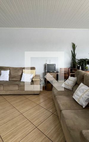 Casa à venda com 550m², 4 quartos e 2 vagas Casa à venda com 550m², 4 quartos e 2 vagasSala