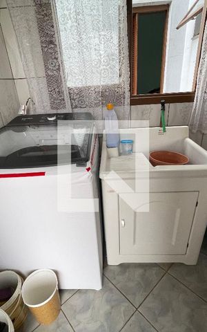 Casa à venda com 550m², 4 quartos e 2 vagas Casa à venda com 550m², 4 quartos e 2 vagasÁrea de Serviço