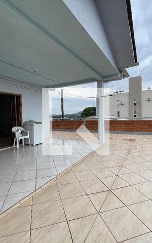 Casa à venda com 550m², 4 quartos e 2 vagas Casa à venda com 550m², 4 quartos e 2 vagasÁrea Externa