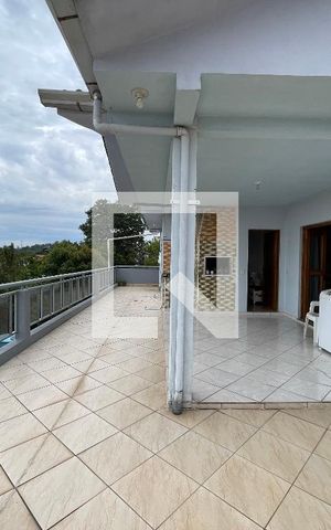 Casa à venda com 550m², 4 quartos e 2 vagas Casa à venda com 550m², 4 quartos e 2 vagasÁrea Externa