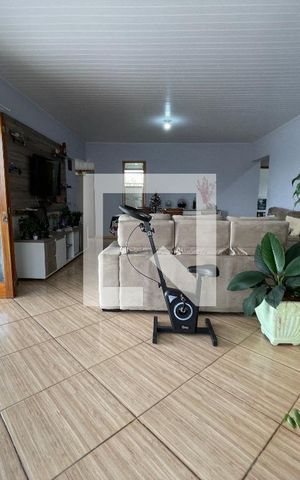 Casa à venda com 550m², 4 quartos e 2 vagas Casa à venda com 550m², 4 quartos e 2 vagasSala