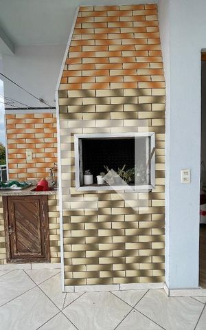 Casa à venda com 550m², 4 quartos e 2 vagas Casa à venda com 550m², 4 quartos e 2 vagasÁrea Externa