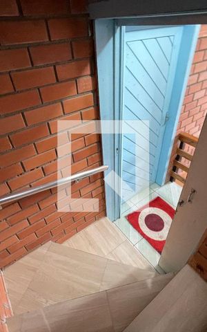 Casa à venda com 550m², 4 quartos e 2 vagas Casa à venda com 550m², 4 quartos e 2 vagasEscada