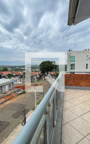 Casa à venda com 550m², 4 quartos e 2 vagas Casa à venda com 550m², 4 quartos e 2 vagasÁrea Externa