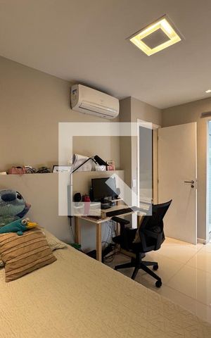 Casa de condomínio à venda com 264m², 4 quartos e 3 vagas Casa de condomínio à venda com 264m², 4 quartos e 3 vagasSuíte 3