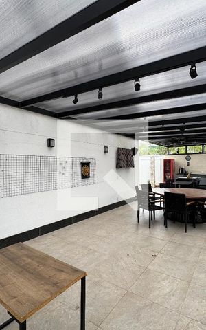 Casa de condomínio à venda com 264m², 4 quartos e 3 vagas Casa de condomínio à venda com 264m², 4 quartos e 3 vagasÁrea externa
