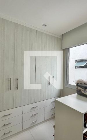 Casa de condomínio à venda com 264m², 4 quartos e 3 vagas Casa de condomínio à venda com 264m², 4 quartos e 3 vagasSuíte 1 - Closet