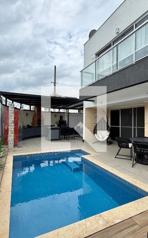 Casa de condomínio à venda com 264m², 4 quartos e 3 vagas Casa de condomínio à venda com 264m², 4 quartos e 3 vagasÁrea externa