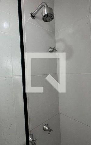 Casa de condomínio à venda com 264m², 4 quartos e 3 vagas Casa de condomínio à venda com 264m², 4 quartos e 3 vagasÁrea de Serviço - Banheiro