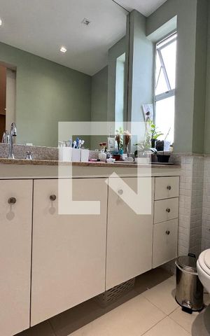 Casa de condomínio à venda com 264m², 4 quartos e 3 vagas Casa de condomínio à venda com 264m², 4 quartos e 3 vagasSuíte 3 - Banheiro