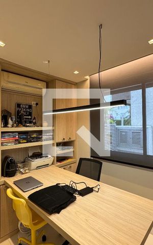 Casa de condomínio à venda com 264m², 4 quartos e 3 vagas Casa de condomínio à venda com 264m², 4 quartos e 3 vagasQuarto/Escritório