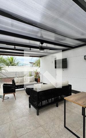Casa de condomínio à venda com 264m², 4 quartos e 3 vagas Casa de condomínio à venda com 264m², 4 quartos e 3 vagasÁrea externa