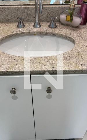 Casa de condomínio à venda com 264m², 4 quartos e 3 vagas Casa de condomínio à venda com 264m², 4 quartos e 3 vagasSuíte 2 - Banheiro