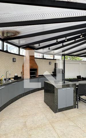 Casa de condomínio à venda com 264m², 4 quartos e 3 vagas Casa de condomínio à venda com 264m², 4 quartos e 3 vagasÁrea externa