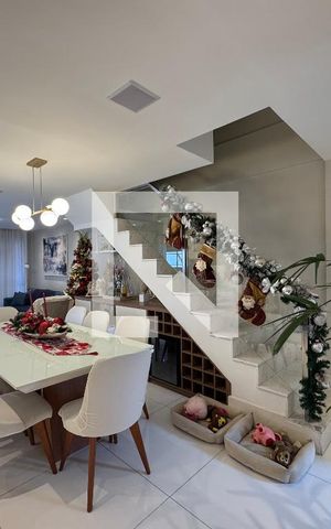 Casa de condomínio à venda com 264m², 4 quartos e 3 vagas Casa de condomínio à venda com 264m², 4 quartos e 3 vagasSala
