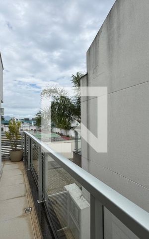 Casa de condomínio à venda com 264m², 4 quartos e 3 vagas Casa de condomínio à venda com 264m², 4 quartos e 3 vagasSuíte 2 - Varanda