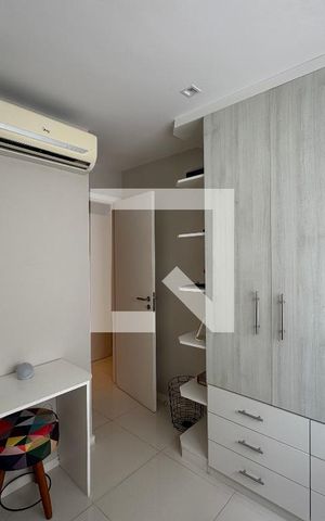 Casa de condomínio à venda com 264m², 4 quartos e 3 vagas Casa de condomínio à venda com 264m², 4 quartos e 3 vagasSuíte 1 - Closet