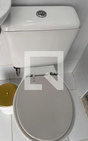Casa de condomínio à venda com 264m², 4 quartos e 3 vagas Casa de condomínio à venda com 264m², 4 quartos e 3 vagasÁrea de Serviço - Banheiro