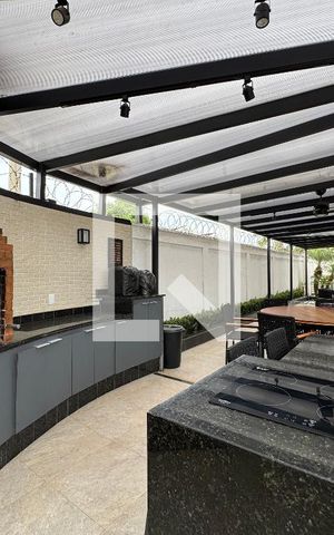 Casa de condomínio à venda com 264m², 4 quartos e 3 vagas Casa de condomínio à venda com 264m², 4 quartos e 3 vagasÁrea externa