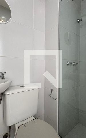 Casa de condomínio à venda com 264m², 4 quartos e 3 vagas Casa de condomínio à venda com 264m², 4 quartos e 3 vagasÁrea de Serviço - Banheiro