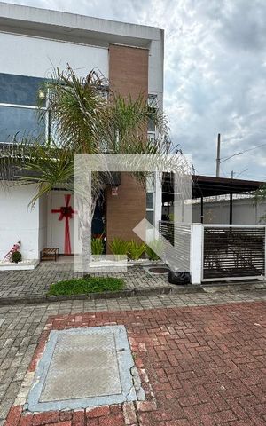 Casa de condomínio à venda com 264m², 4 quartos e 3 vagas Casa de condomínio à venda com 264m², 4 quartos e 3 vagasFachada
