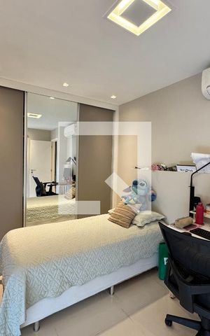 Casa de condomínio à venda com 264m², 4 quartos e 3 vagas Casa de condomínio à venda com 264m², 4 quartos e 3 vagasSuíte 3
