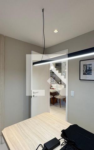 Casa de condomínio à venda com 264m², 4 quartos e 3 vagas Casa de condomínio à venda com 264m², 4 quartos e 3 vagasQuarto/Escritório