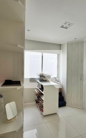 Casa de condomínio à venda com 264m², 4 quartos e 3 vagas Casa de condomínio à venda com 264m², 4 quartos e 3 vagasSuíte 1 - Closet