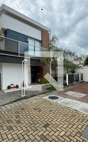Casa de condomínio à venda com 264m², 4 quartos e 3 vagas Casa de condomínio à venda com 264m², 4 quartos e 3 vagasFachada