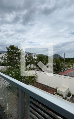 Casa de condomínio à venda com 264m², 4 quartos e 3 vagas Casa de condomínio à venda com 264m², 4 quartos e 3 vagasSuíte 2 - Varanda
