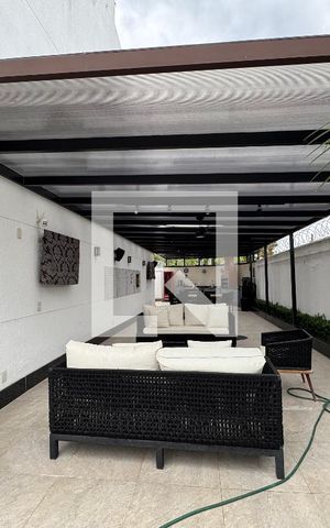 Casa de condomínio à venda com 264m², 4 quartos e 3 vagas Casa de condomínio à venda com 264m², 4 quartos e 3 vagasÁrea externa