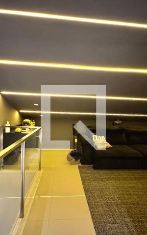 Casa de condomínio à venda com 264m², 4 quartos e 3 vagas Casa de condomínio à venda com 264m², 4 quartos e 3 vagasSala de TV