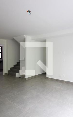 Casa de condomínio à venda com 225m², 3 quartos e 2 vagas Casa de condomínio à venda com 225m², 3 quartos e 2 vagasSala