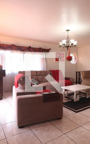 Casa à venda com 290m², 5 quartos e 4 vagasSala