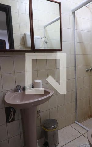 Casa à venda com 290m², 5 quartos e 4 vagasbanheiro 2