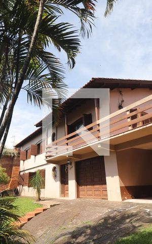 Casa à venda com 290m², 5 quartos e 4 vagasFachada