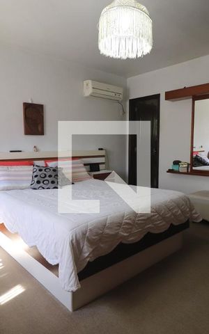 Casa à venda com 290m², 5 quartos e 4 vagasSuíte