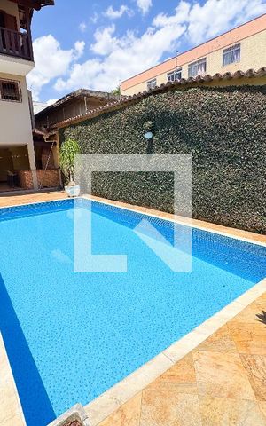 Casa à venda com 480m², 4 quartos e 5 vagas Casa à venda com 480m², 4 quartos e 5 vagasÁrea comum