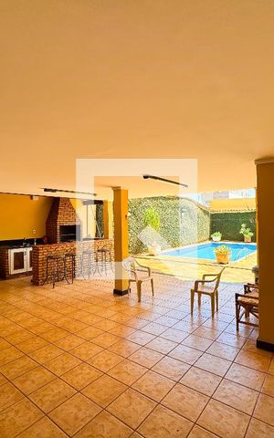 Casa à venda com 480m², 4 quartos e 5 vagas Casa à venda com 480m², 4 quartos e 5 vagasÁrea comum