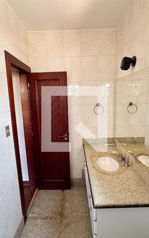 Casa à venda com 480m², 4 quartos e 5 vagas Casa à venda com 480m², 4 quartos e 5 vagasBanheiro